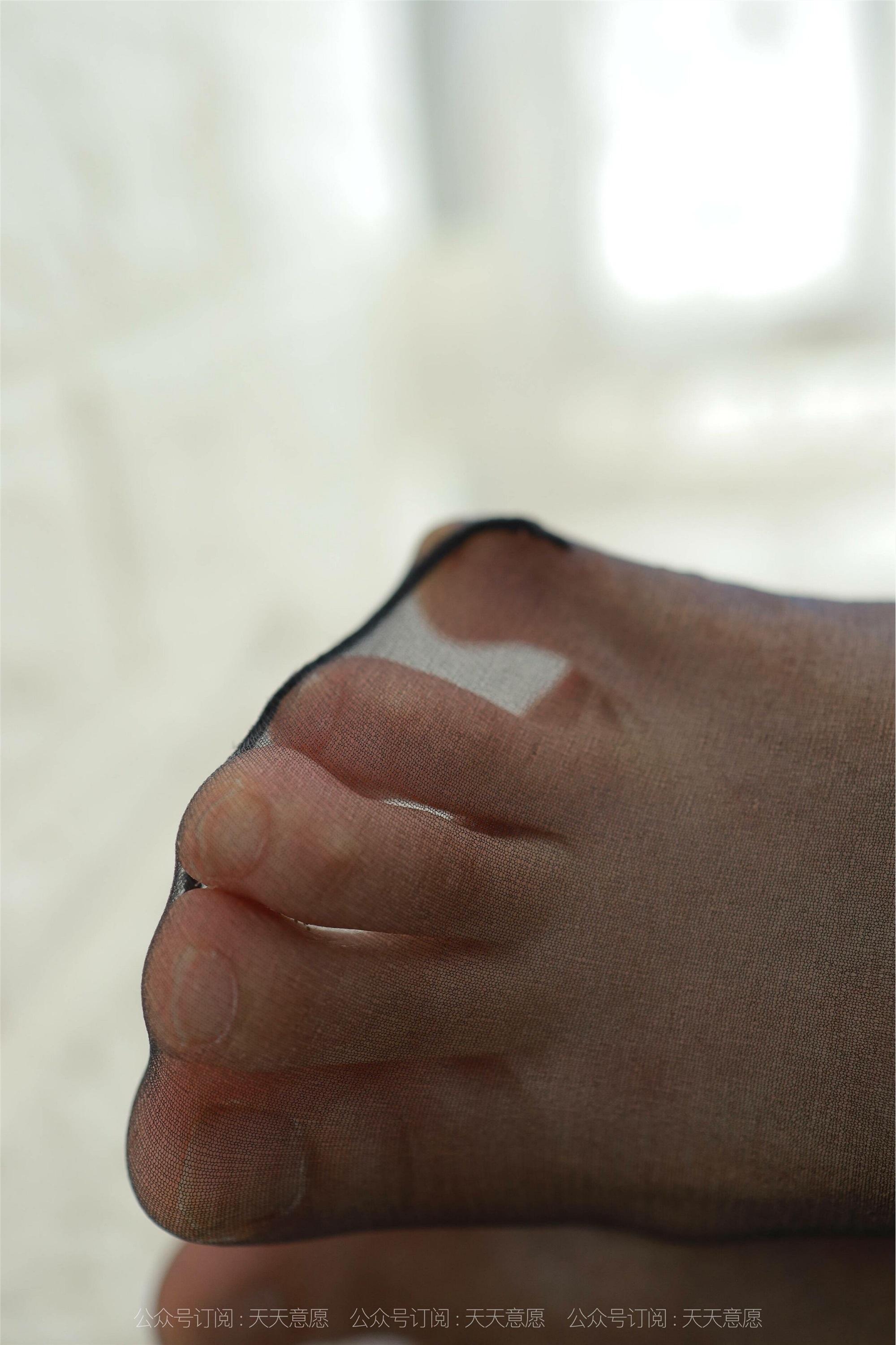 IESS异思趣向  2021.08.31 丝享家905：小婕《金色吊带裙》